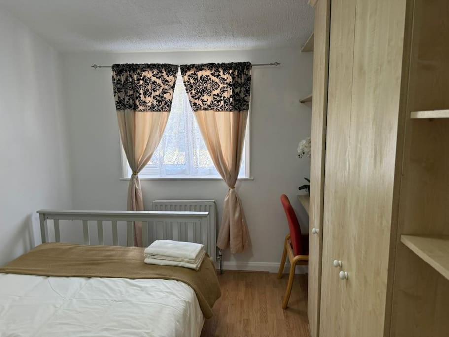 Charming 3-Bedroom Retreat With Modern Comforts South Ockendon Dış mekan fotoğraf