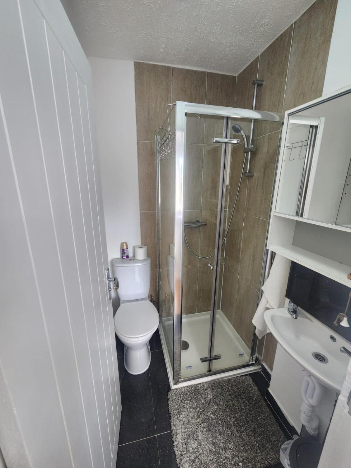 Charming 3-Bedroom Retreat With Modern Comforts South Ockendon Dış mekan fotoğraf