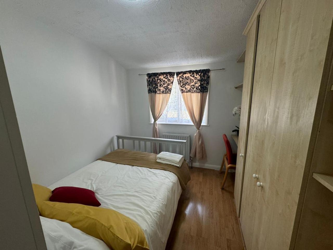 Charming 3-Bedroom Retreat With Modern Comforts South Ockendon Dış mekan fotoğraf