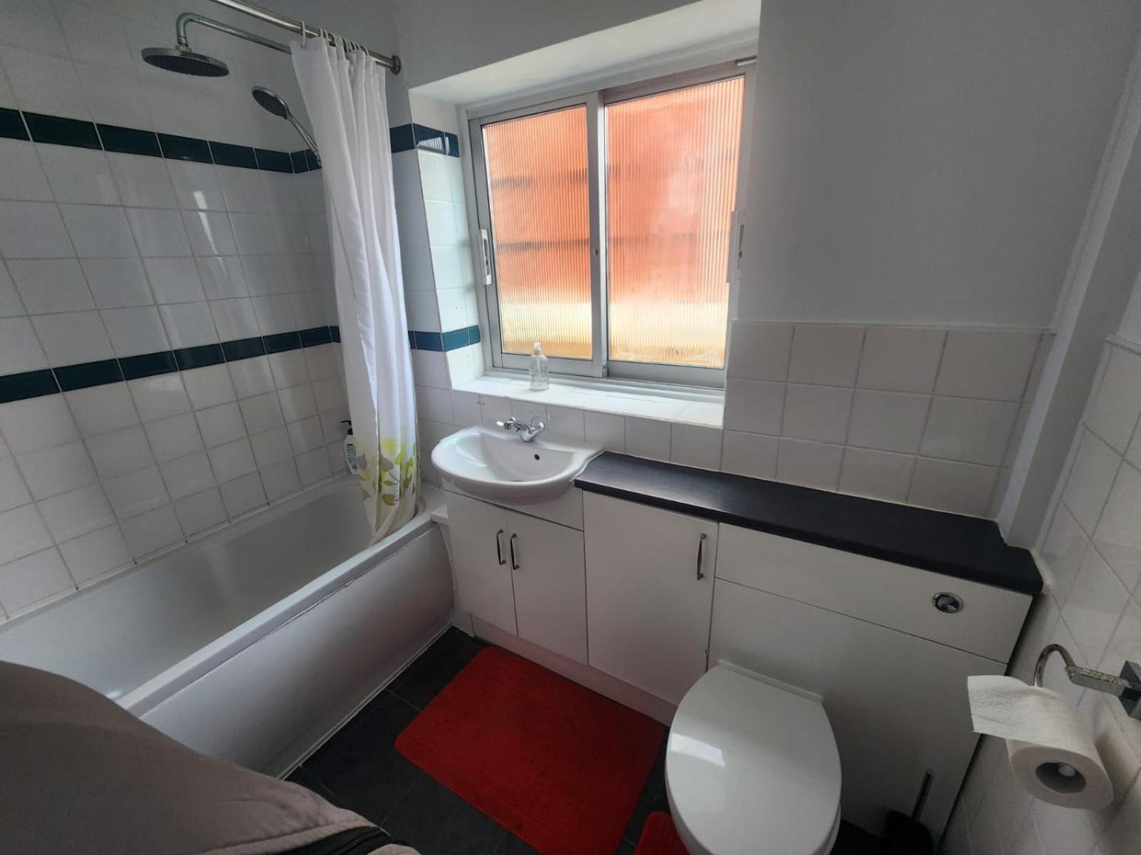 Charming 3-Bedroom Retreat With Modern Comforts South Ockendon Dış mekan fotoğraf